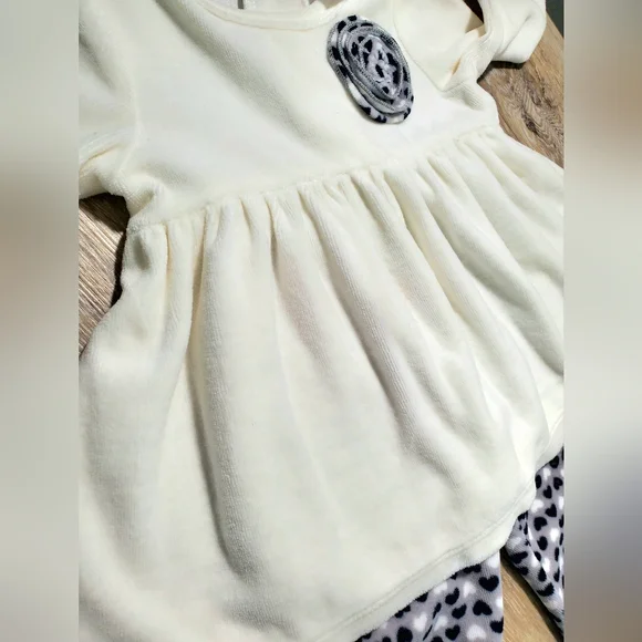 Off-White Terry Velour Tunic with Black and White Heart Print Leggings Size 6-9M - Picture 4 of 9